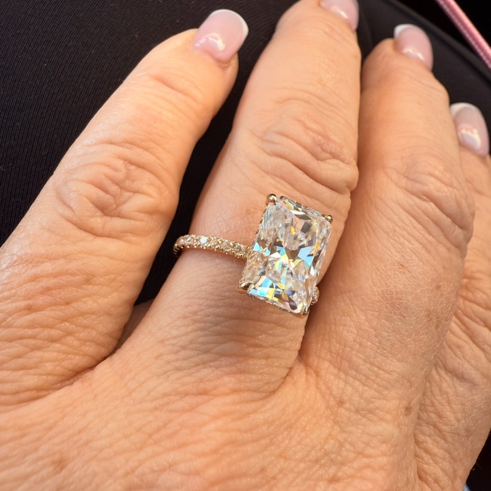 Elegant 14k Gold Moissenite Solitaire Ring